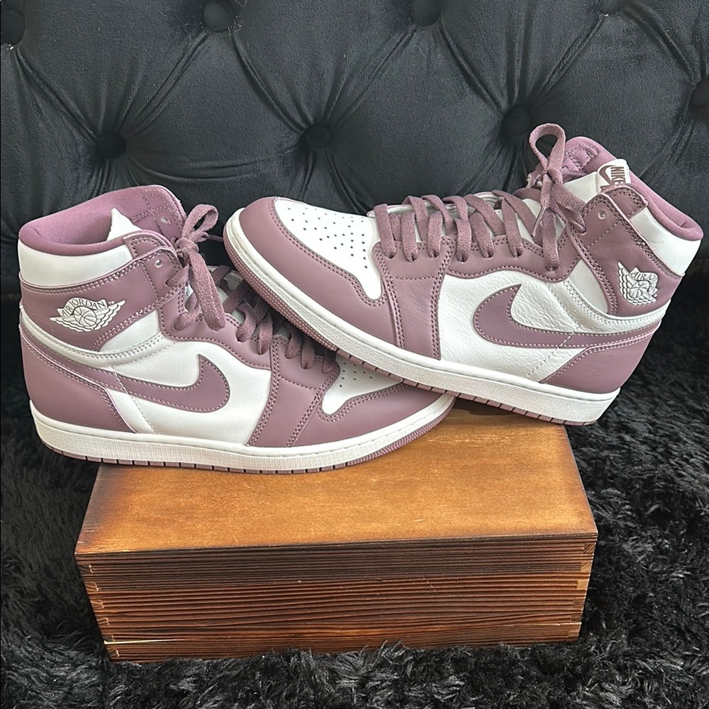 Air Jordan 1 (Plum)